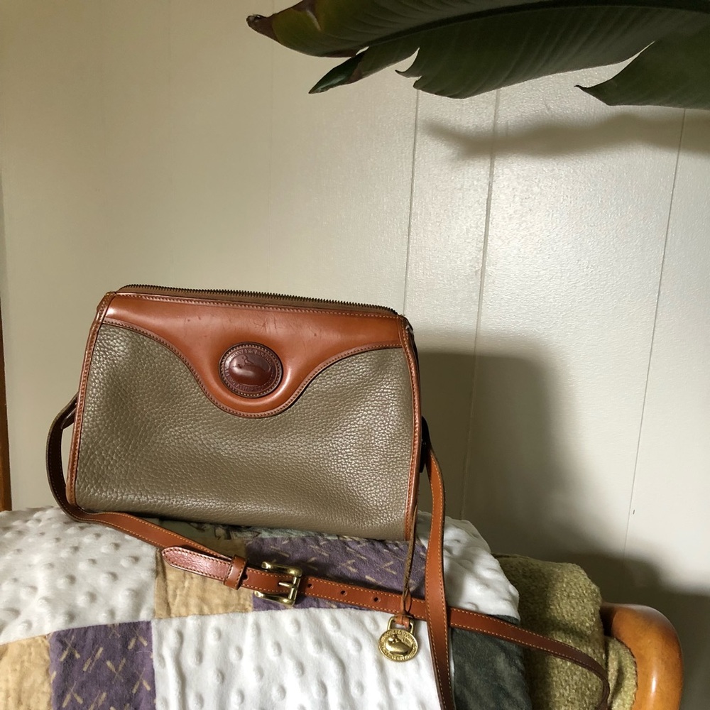Vintage Dooney & Bourke leather crossbody bag
